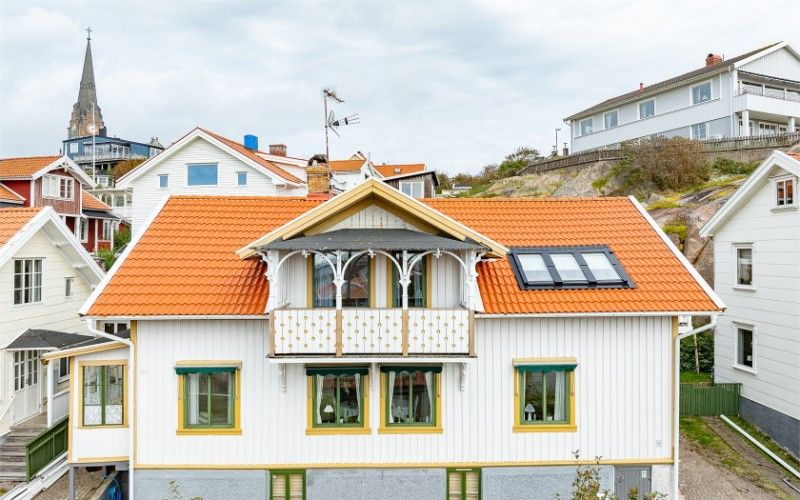 Byta fönsterbleck, nya skyddsplåtar, förlänga tak på villa m.m. Höör, centrala Skåne